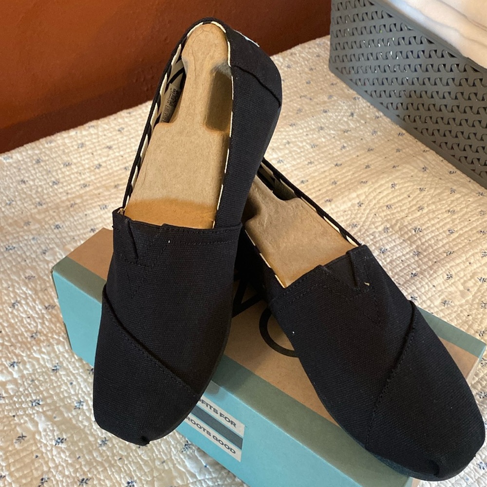 NWT TOMS WOMENS SHOES